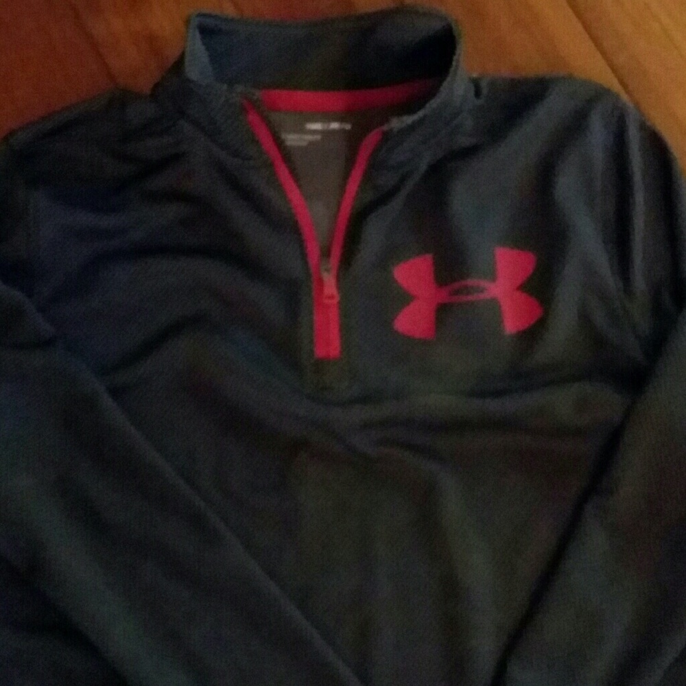 Under Armour boys pullover size M